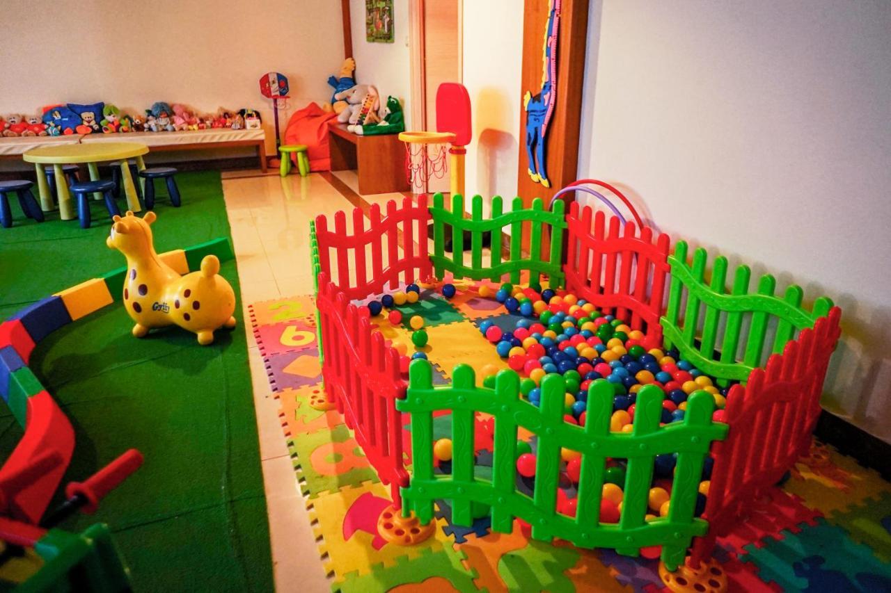 Valis Resort Hotel Volos Exterior foto A ball pit at a nursery school
