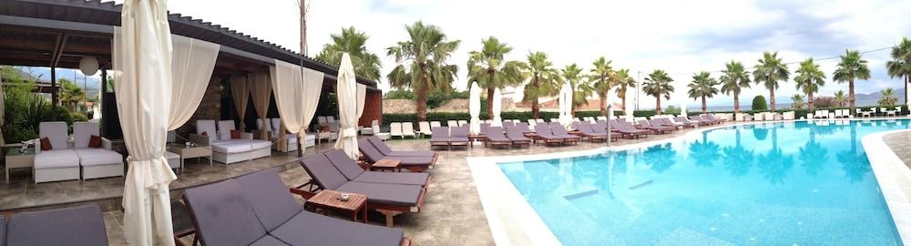 Valis Resort Hotel Volos Exterior foto The pool at the hotel
