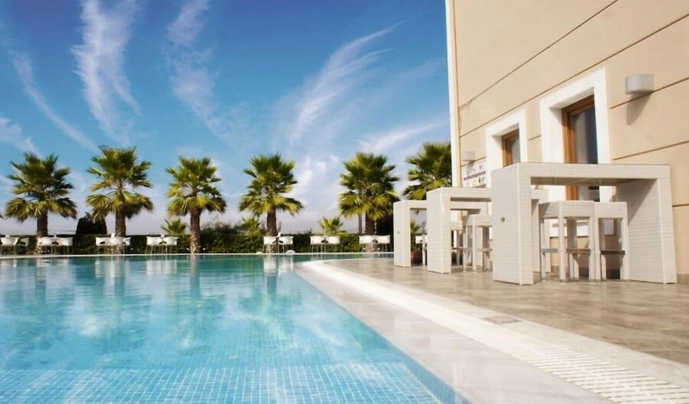 Valis Resort Hotel Volos Exterior foto The pool at the hotel