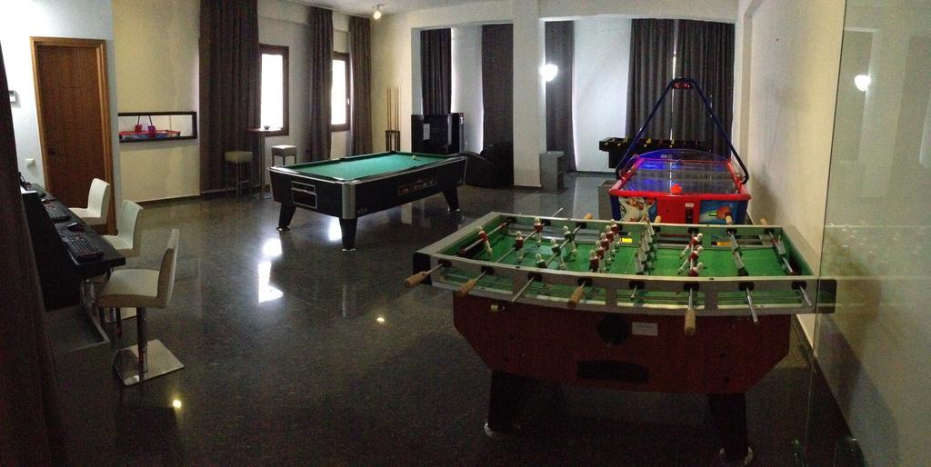 Valis Resort Hotel Volos Exterior foto Games room