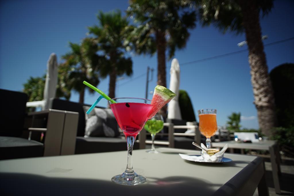 Valis Resort Hotel Volos Exterior foto Cocktails at a beach bar